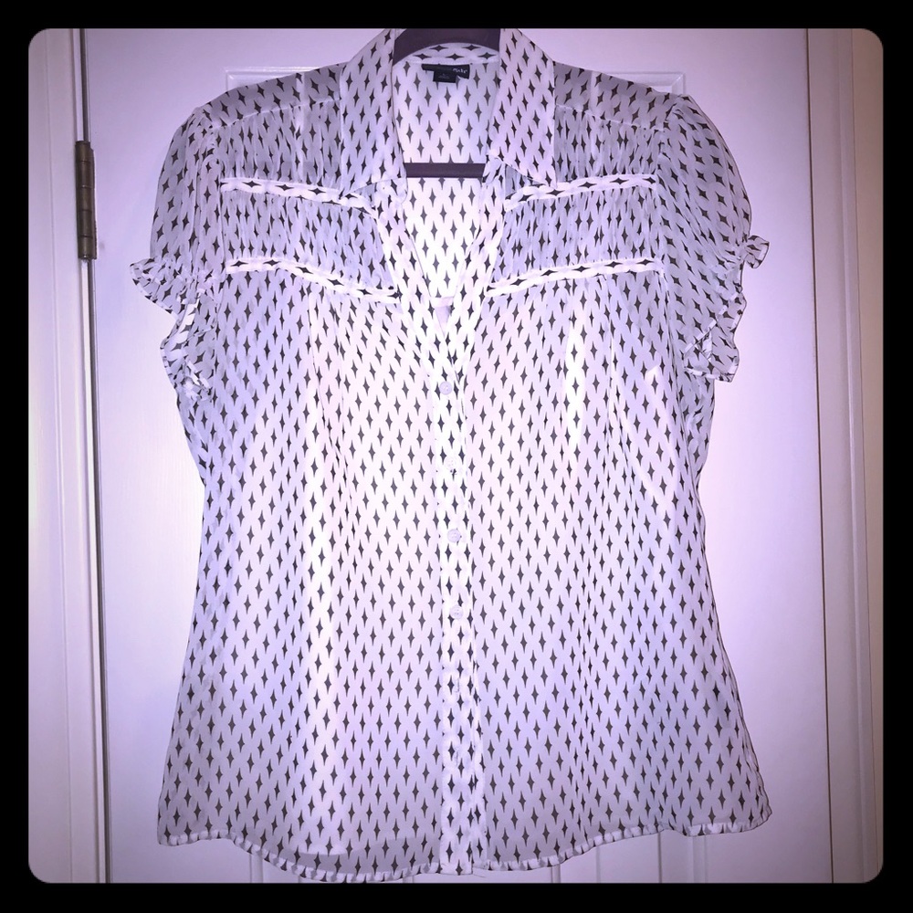 Woman’s top with tank. White & black patterns
